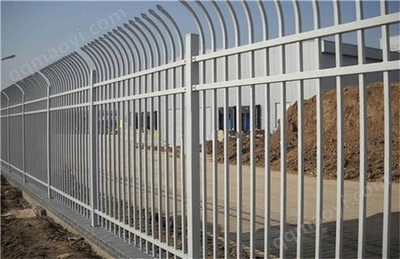 鋅鋼圍墻欄桿與百葉窗 現(xiàn)代建筑的安全與美觀結合